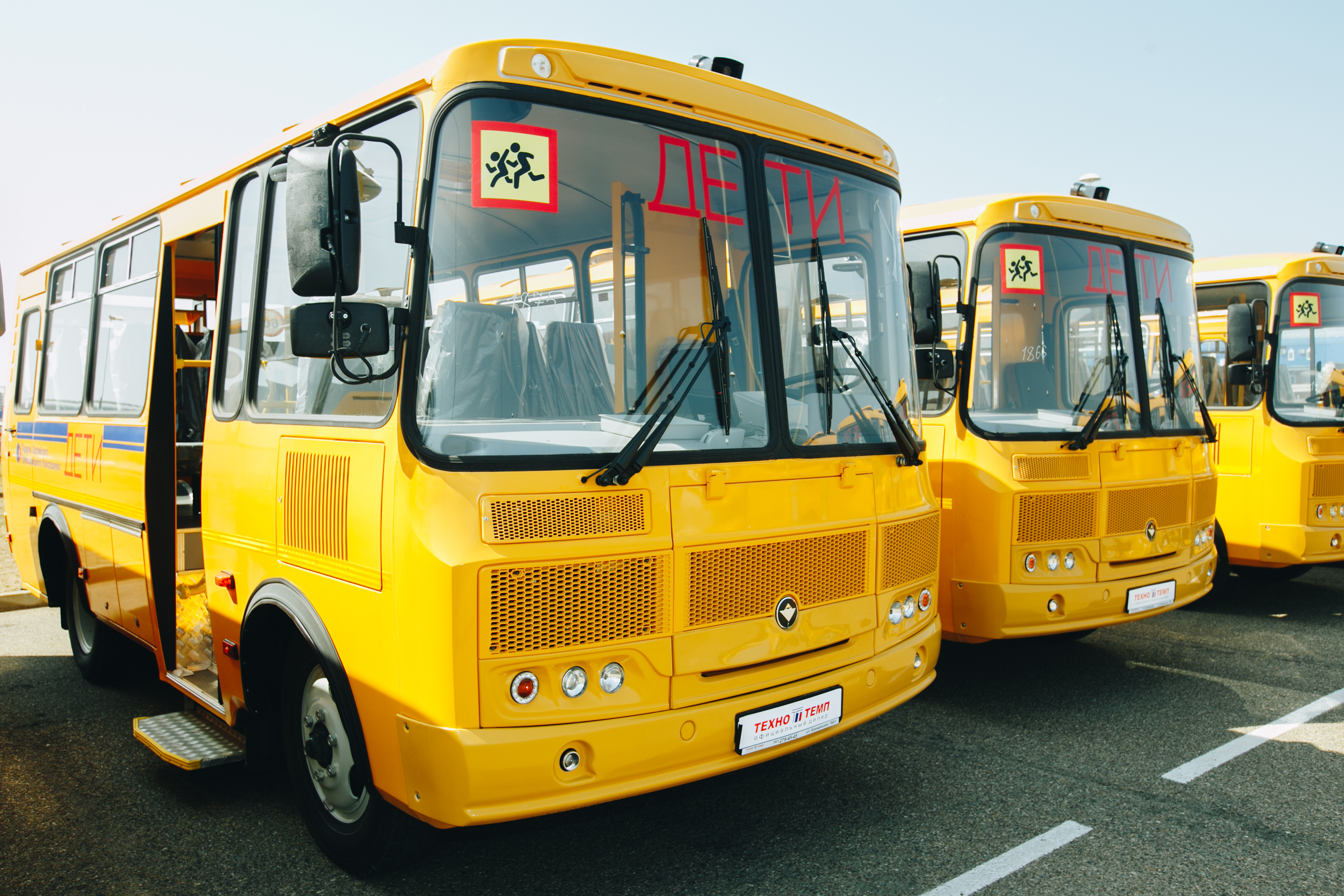 Автобусы дети новый. Желтый школьный автобус Россия. Школьные автобусы в России. Автобус для перевозки детей. Школьный автобус ПАЗ.