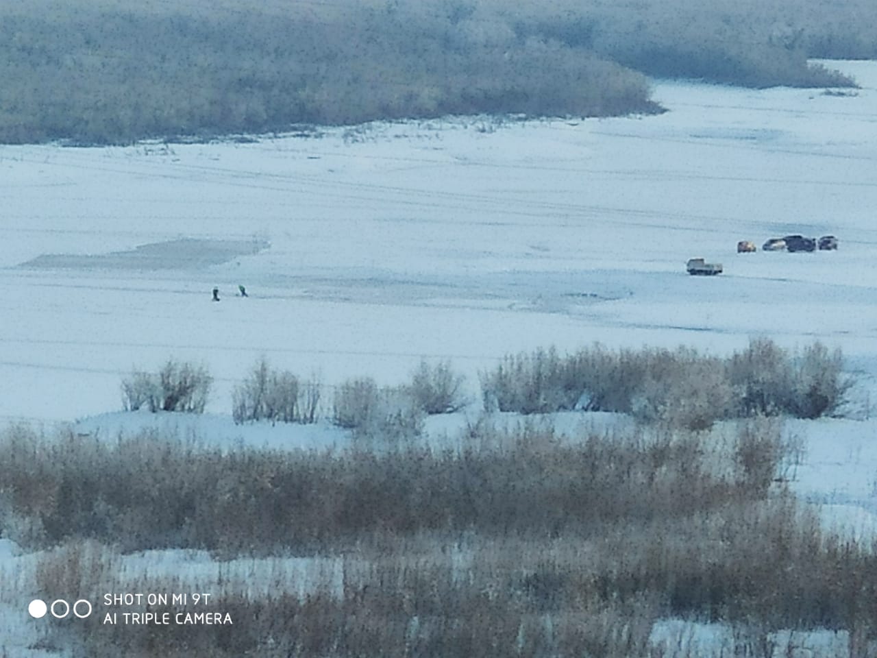 Фото рыбаки на льду: красивые снимки и приключения на зимней рыбалке