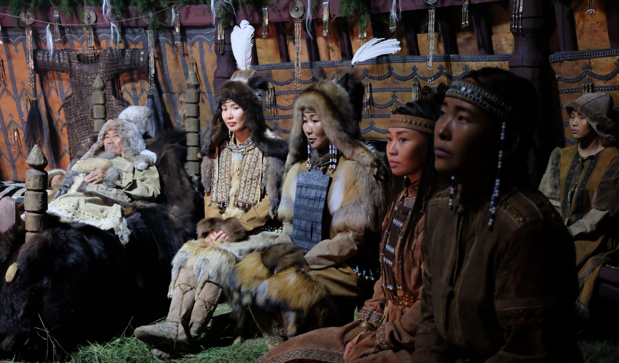 Айсхана якутия артистка. Якутские торренты. Якутские торренты. Якутские платья. Якуты тыгын.