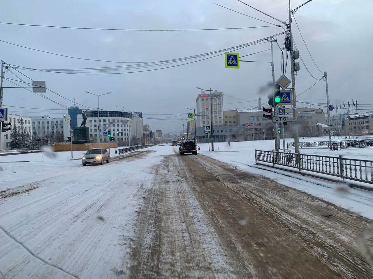 В Якутске ведутся работы по устранению гололеда | 12.10.2021 | Якутск -  БезФормата