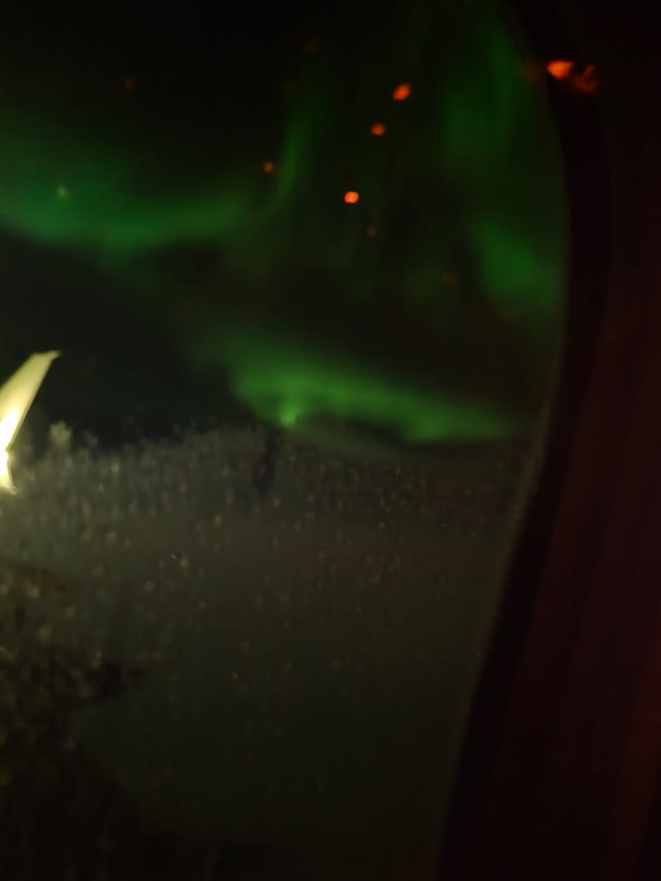 Жителю Якутии удалось снять редкое атмосферное явление из иллюминатора самолета