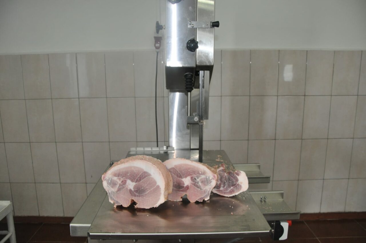 Будни свинокомплекса  «Хатасский»