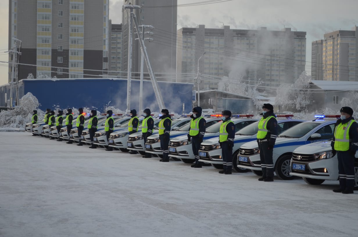 Лихачи, пьяные за рулем и самое аварийное время: как проходят трудовые  будни сотрудников ДПС | 12.02.2022 | Якутск - БезФормата