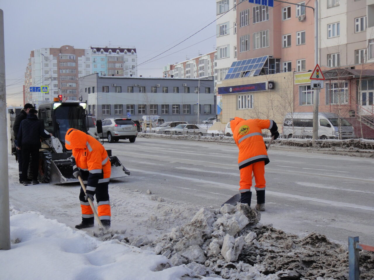 Снег на дороге