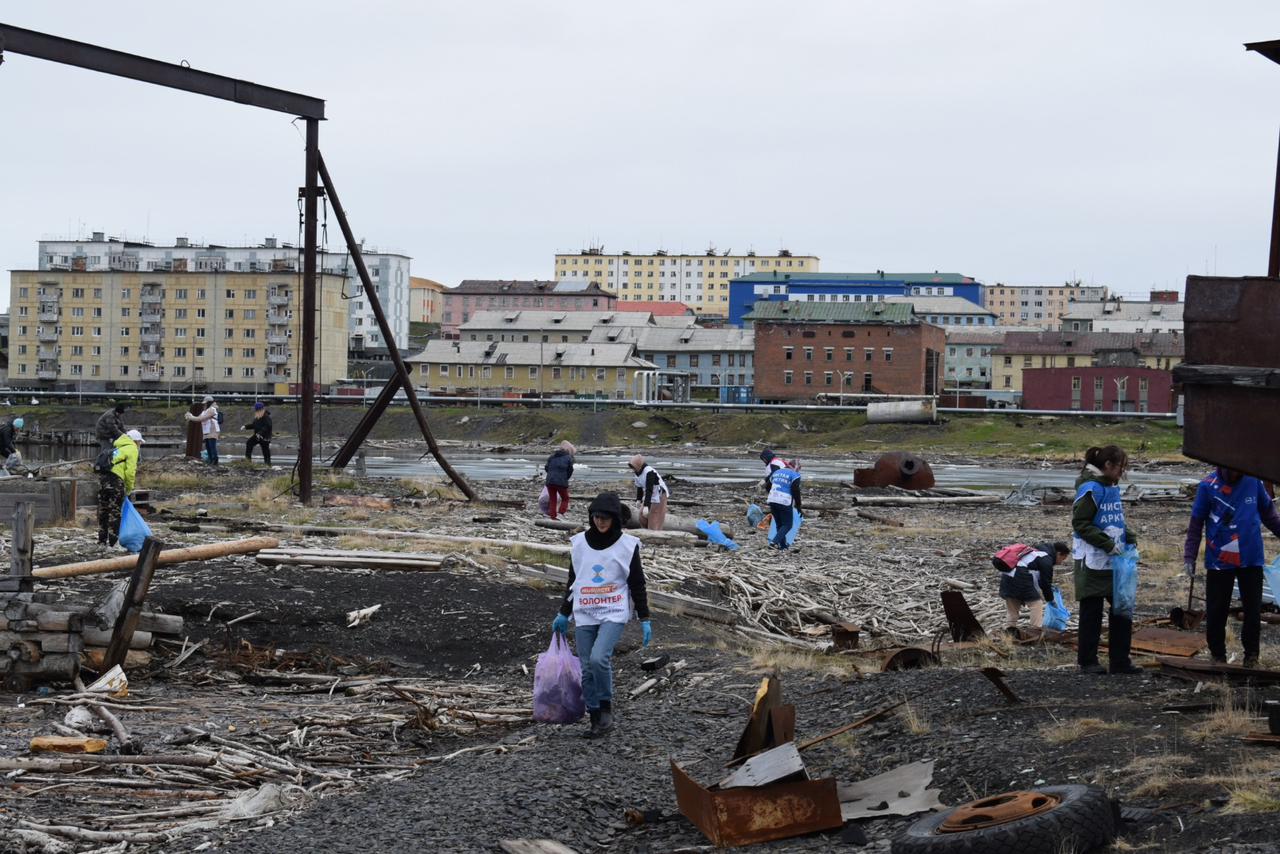 Более 100 мешков мусора убрали активисты партии «Единая Россия» в Тикси —  Yakutia-daily.ru