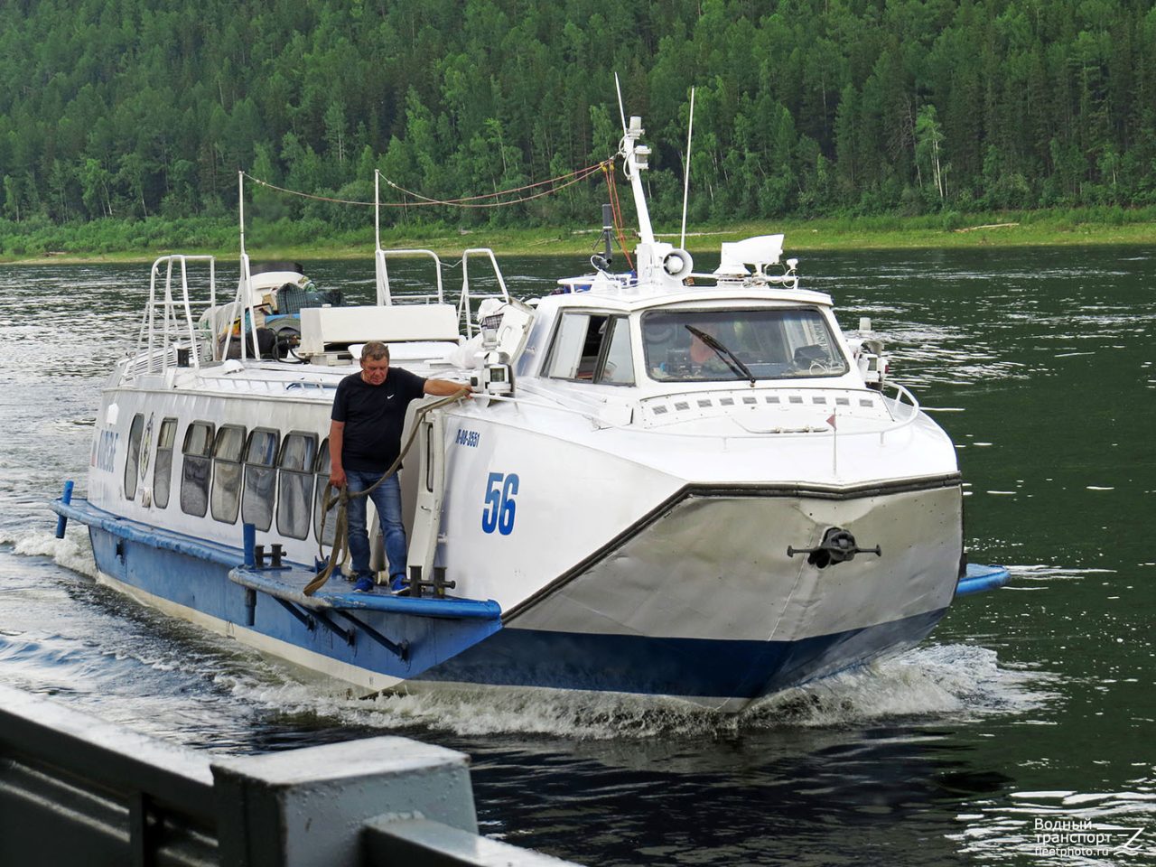 Судно на подводных крыльях «вылетело» на берег реки Лены — Yakutia-daily.ru