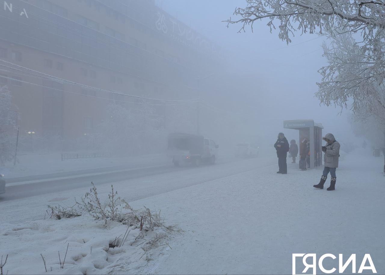 Сильные морозы в якутске. Морозы в Якутии. Якутск январь. Сильный Мороз.
