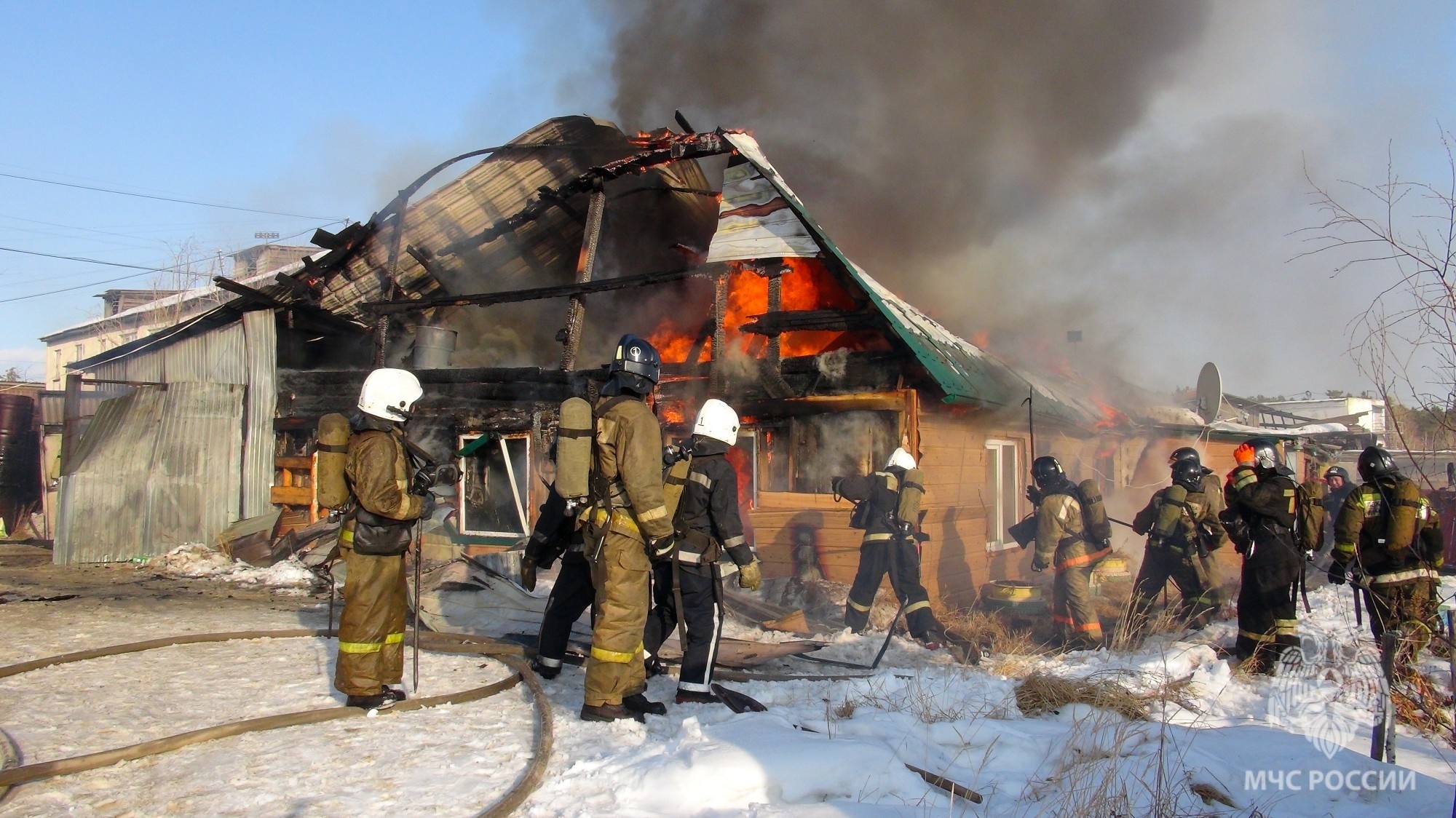 В Якутске сгорел двухэтажный частный дом — Yakutia-daily.ru