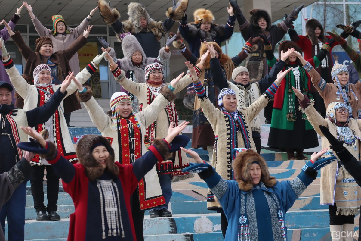 Народные умельцы и умелицы посвятили танец «Узоры Якутии» Дню республики