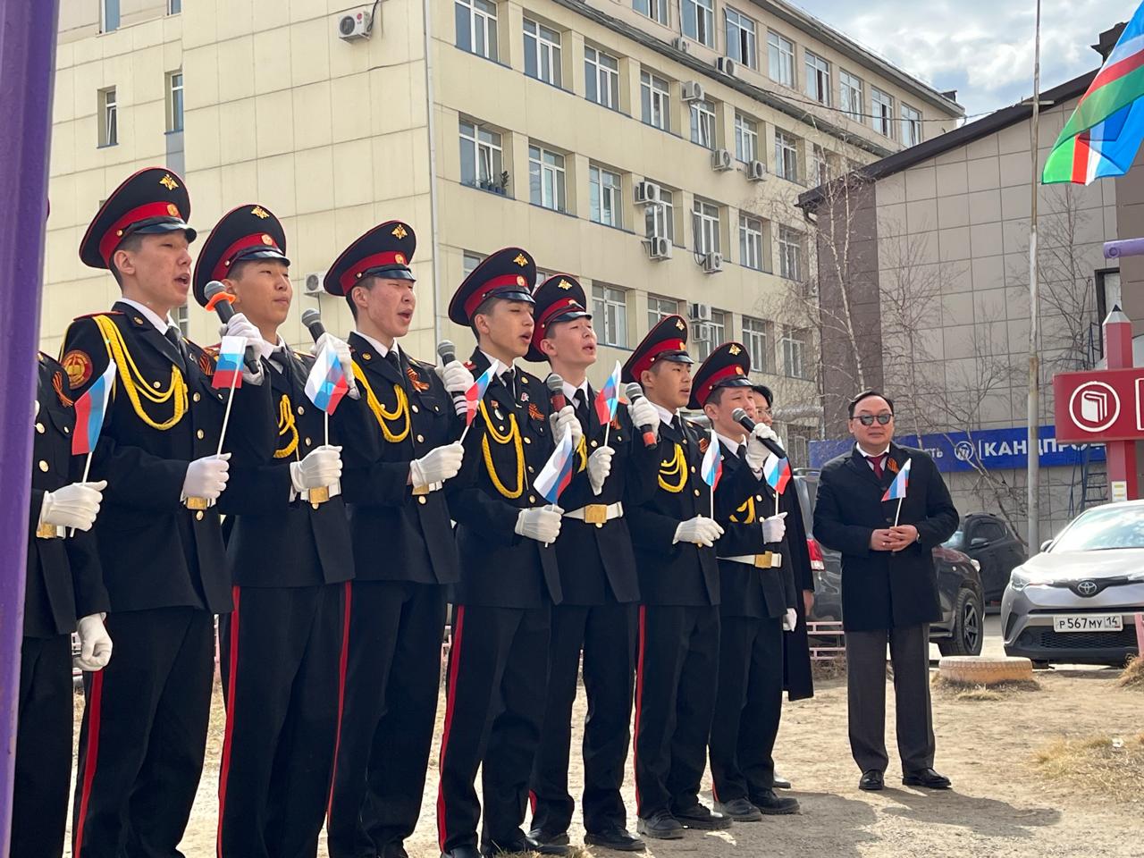 Для ветерана Великой Отечественной войны в Якутске исполнили мини-концерт