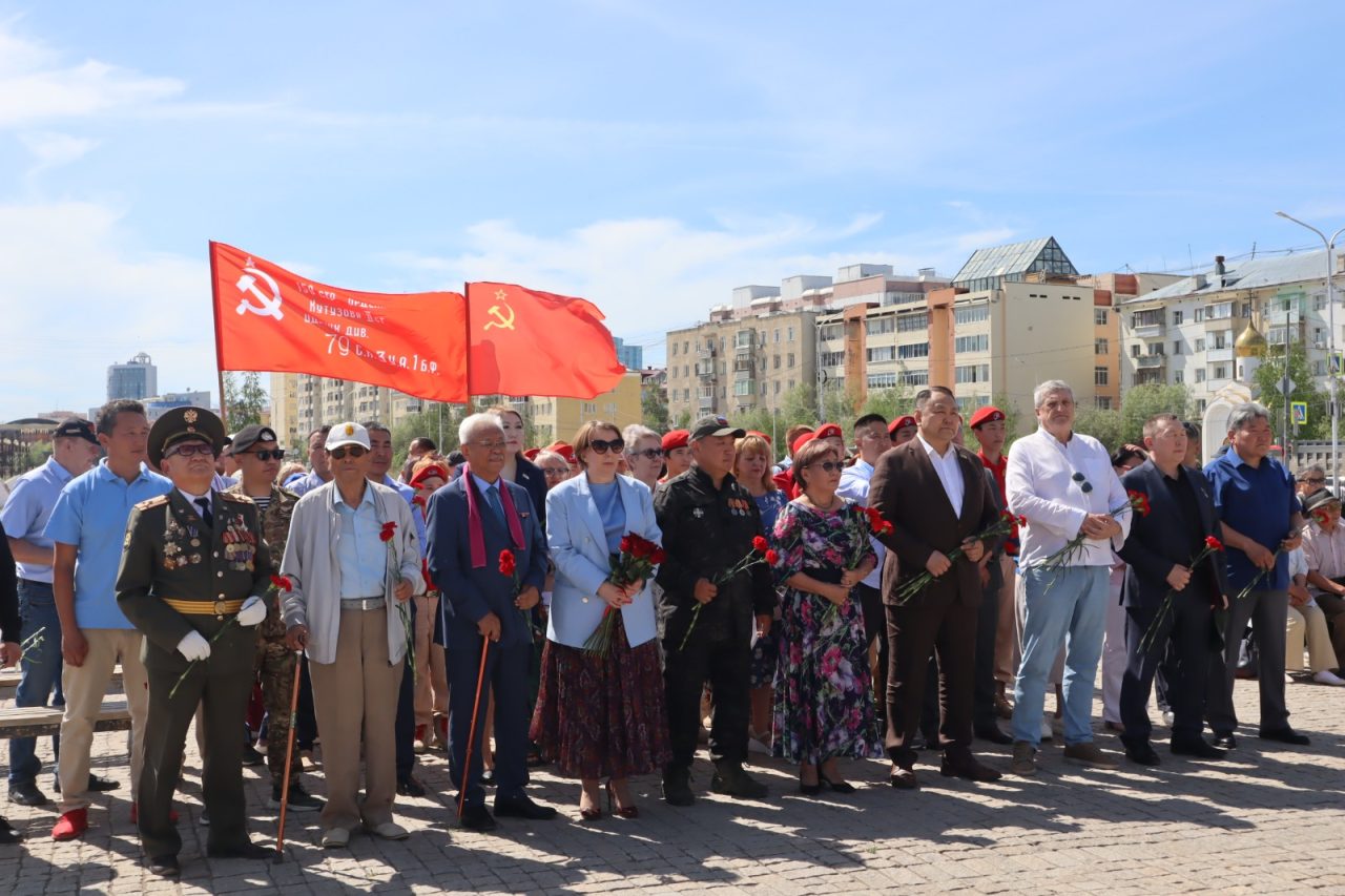 В Якутске на День памяти и скорби прошел траурный митинг